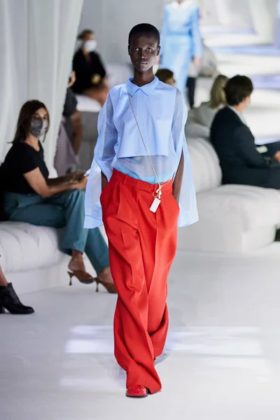 Look 49